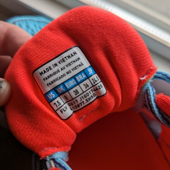 Mizuno Women's Wave Inspire 13 in Teal, Black and Red - Size 7 Running Sneaker - Picture 2 of 6